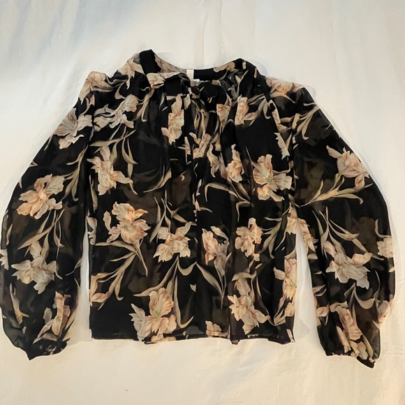 Sheer black floral blouse with tie.  Balloon sleeves.  Feminine and professional - Picture 4 of 7